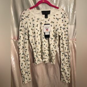 NWT Top by Polly & Esther size medium in a cream color with flowers.